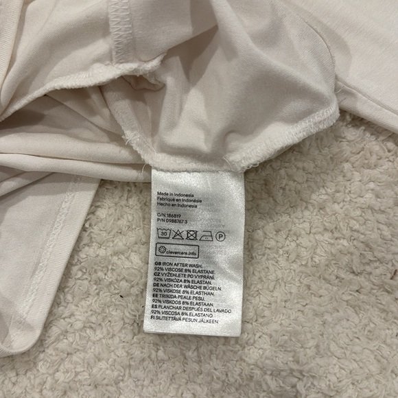 NWT - H&M - Crop Top - White (size small) - Picture 5 of 8